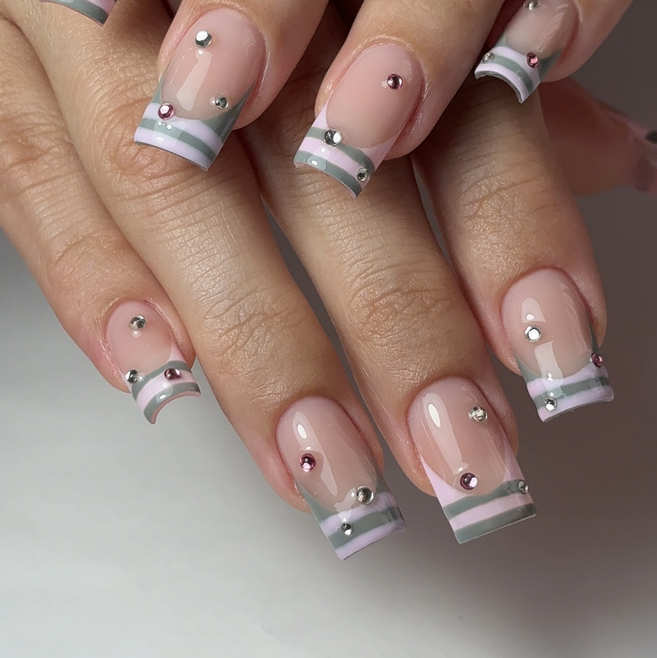 EXTENSIONS GEL (Couleur et Nail art en Supplément)