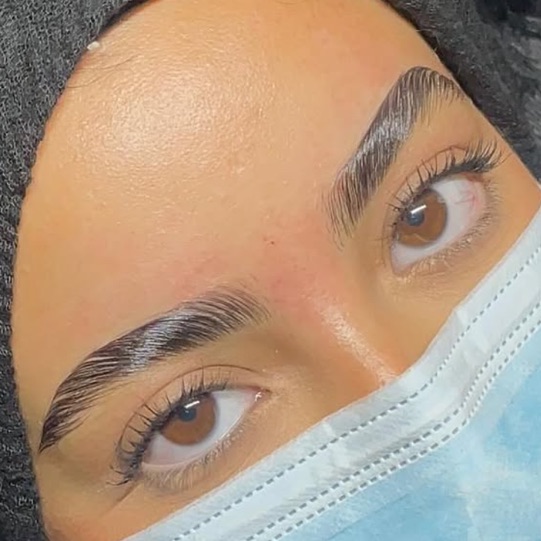 Browlift + épilation ou décoloration