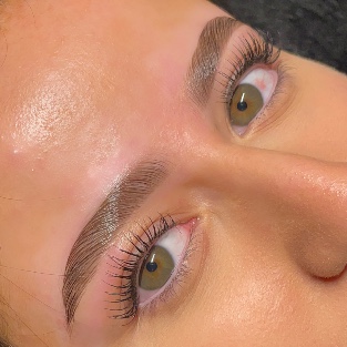 Browlift + restructuration sans épilation + teinture
