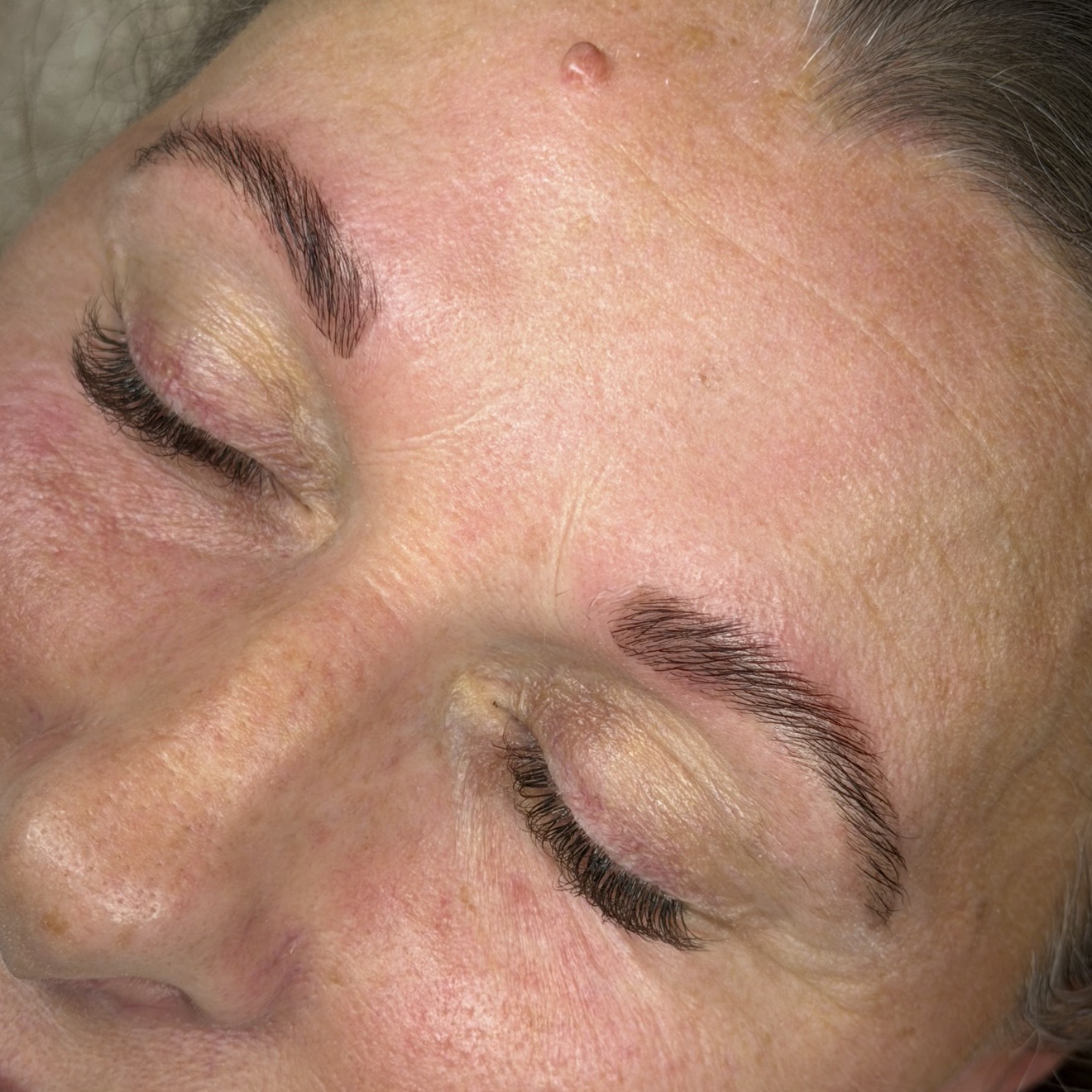 Browlift + teinture des sourcils